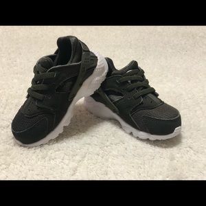 Toddler Nike Huarache, Size 6C